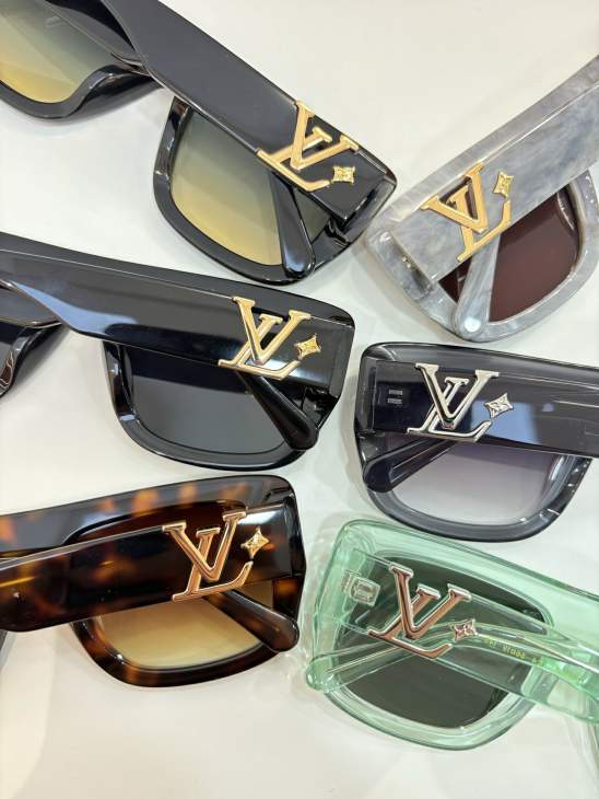 Picture of Louis Vuitton Sunglasses _SKUfw79615791fw